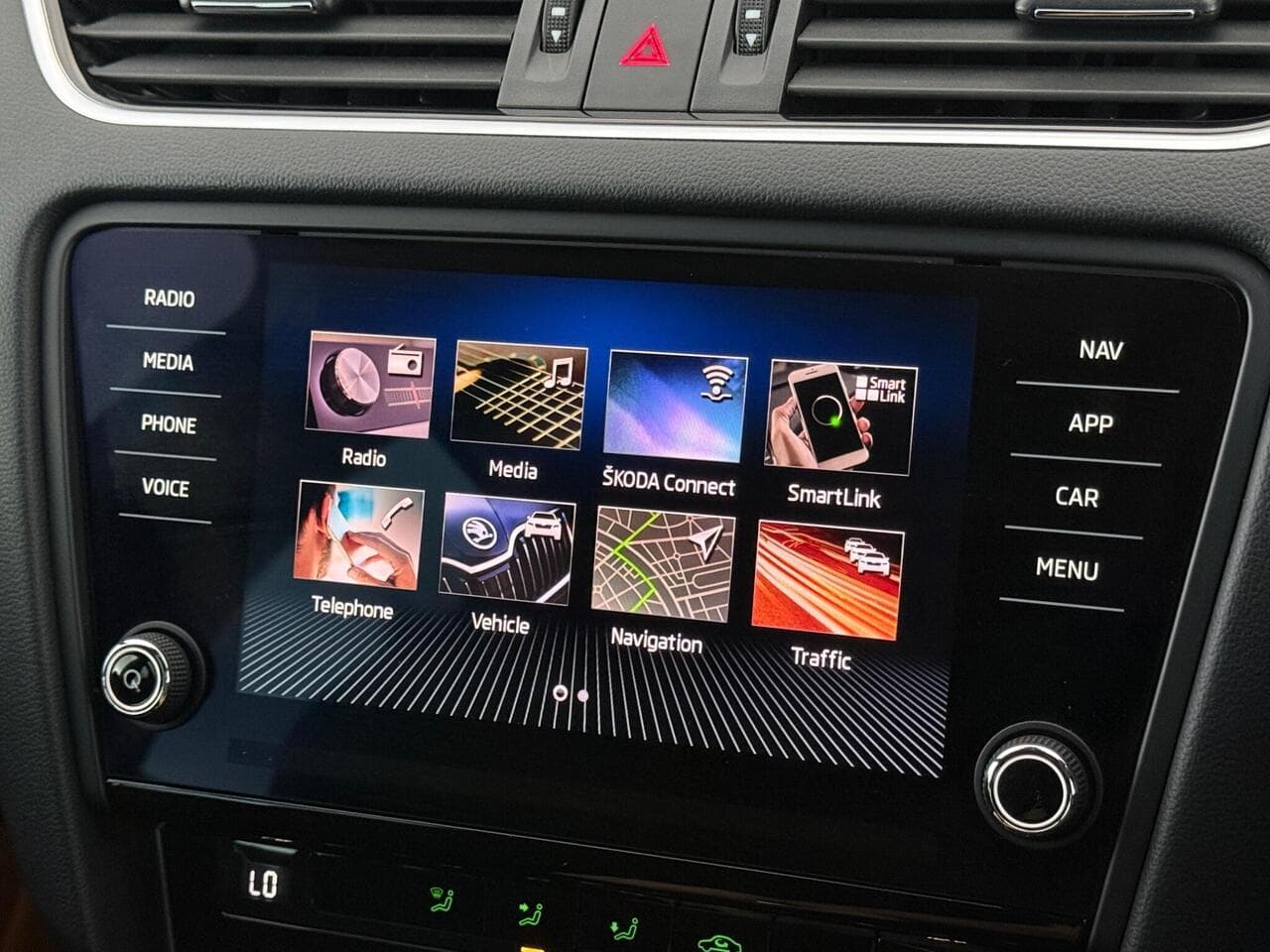 Skoda Octavia thumbnail Infotainment System