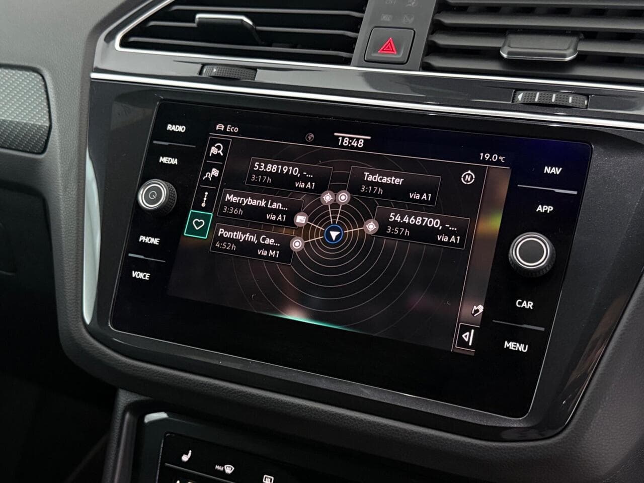 Volkswagen Tiguan thumbnail Infotainment System