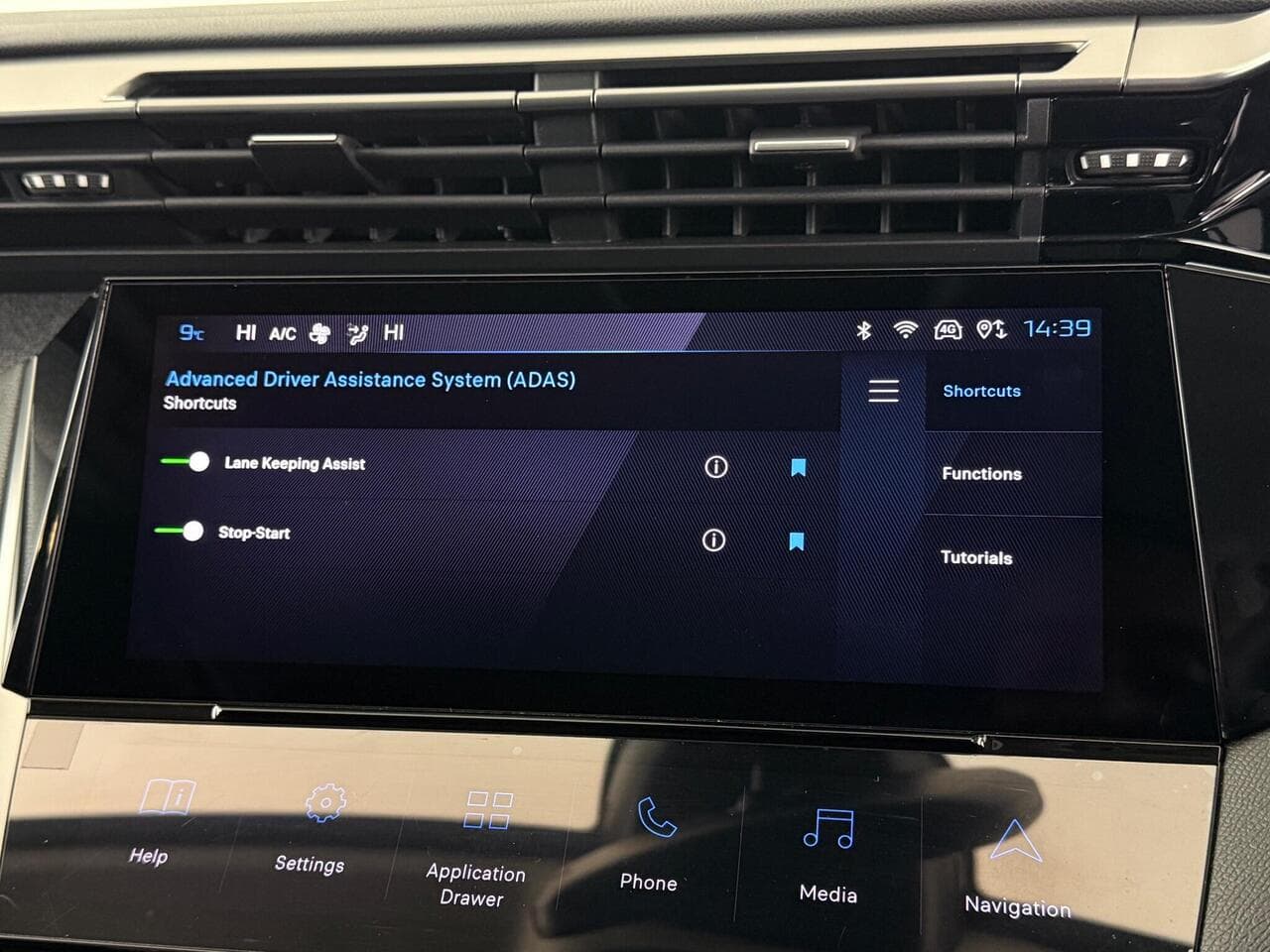Peugeot 308 SW thumbnail Infotainment System