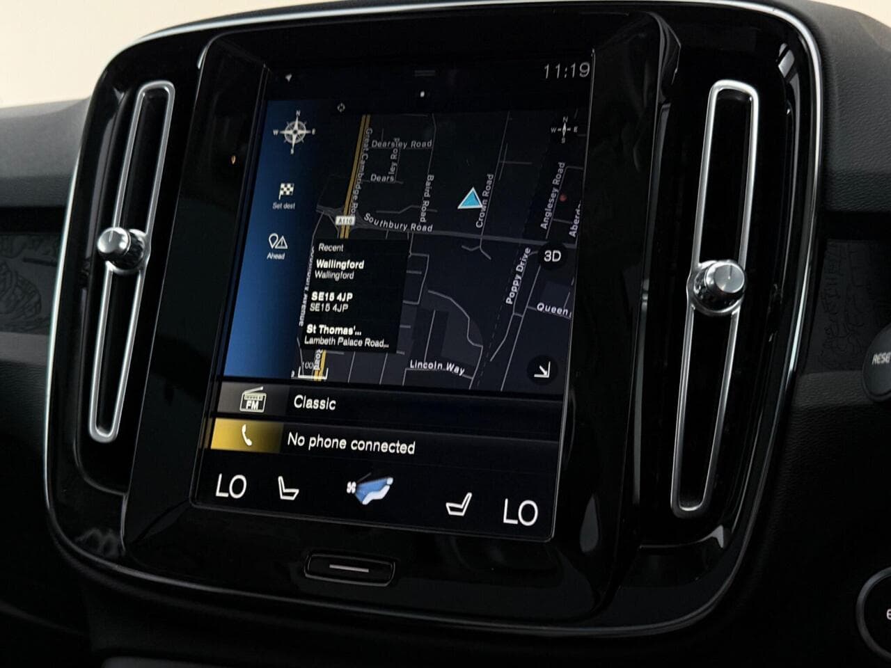 Volvo XC40 thumbnail Infotainment System