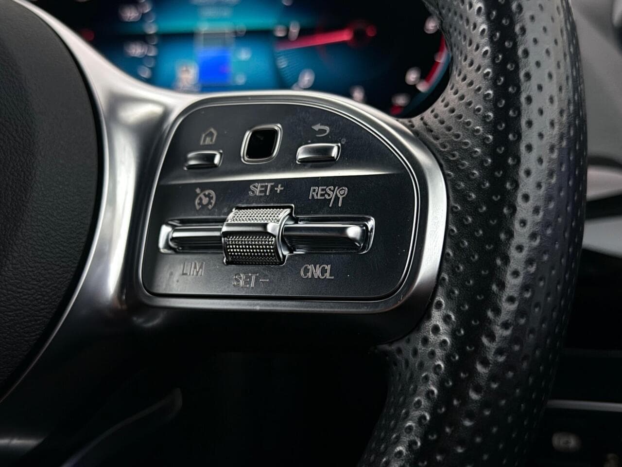 Mercedes-Benz B Class thumbnail Misc Controls