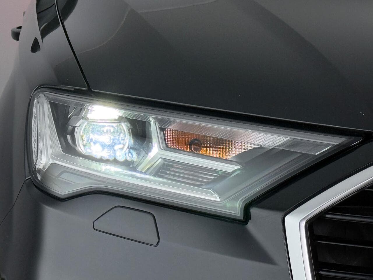 Audi Q7 thumbnail Lights Front