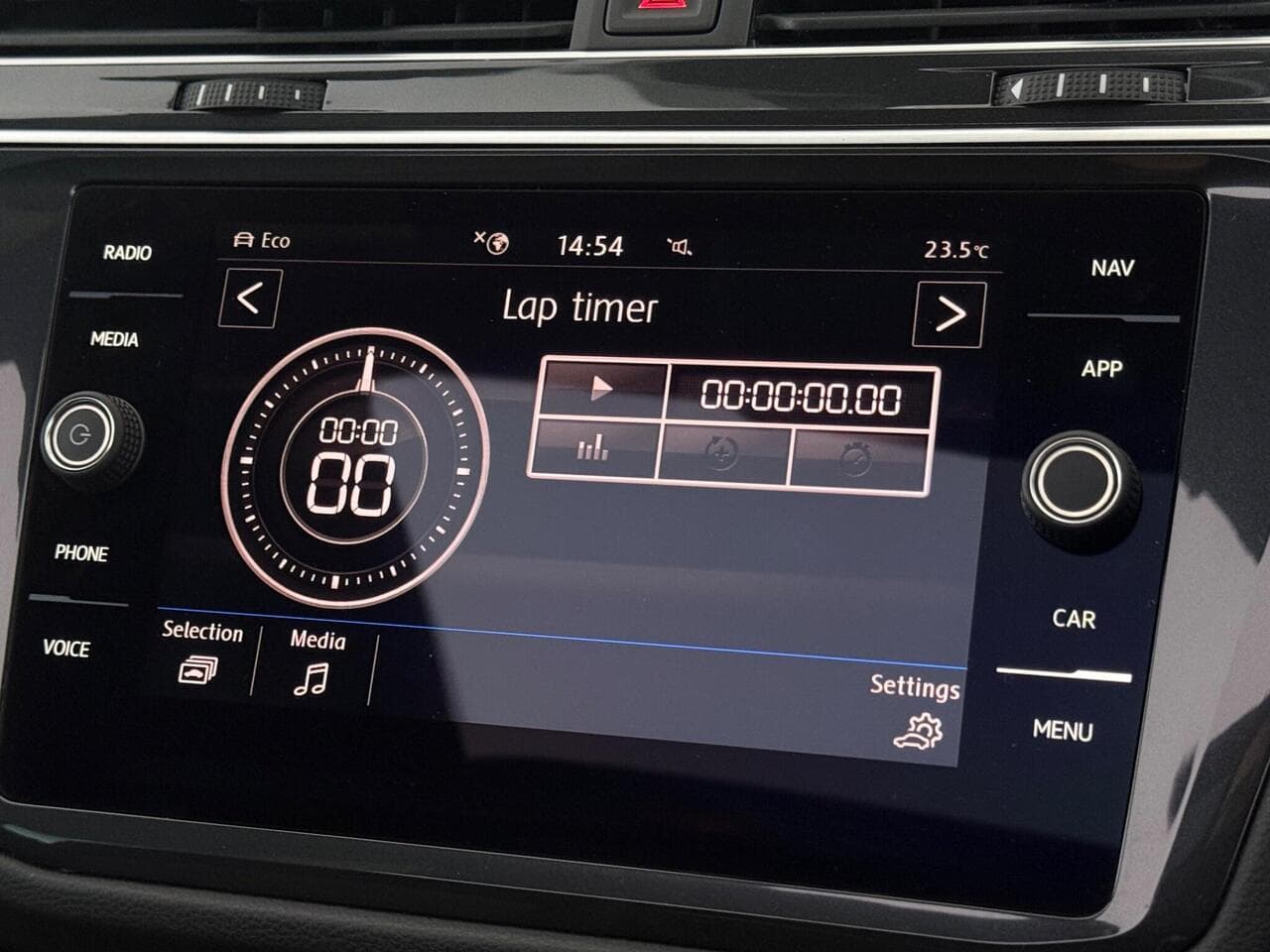 Volkswagen Tiguan thumbnail Infotainment System