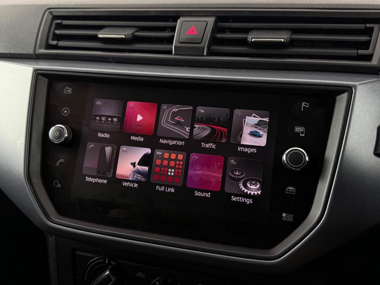 SEAT Arona thumbnail Infotainment System