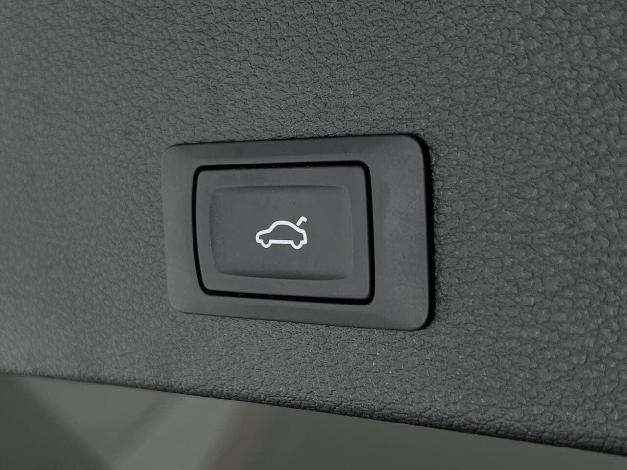 Audi Q2 thumbnail Misc Controls