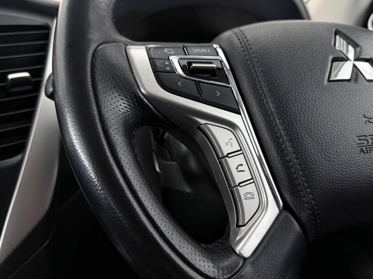 Mitsubishi Shogun Sport thumbnail Misc Controls