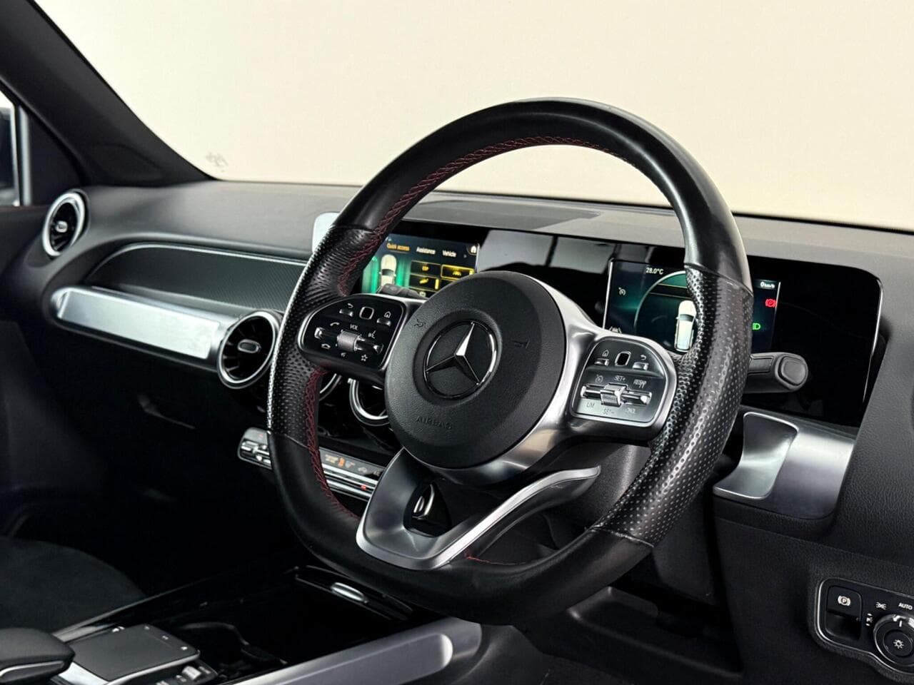 Mercedes-Benz GLB thumbnail Inconclusive