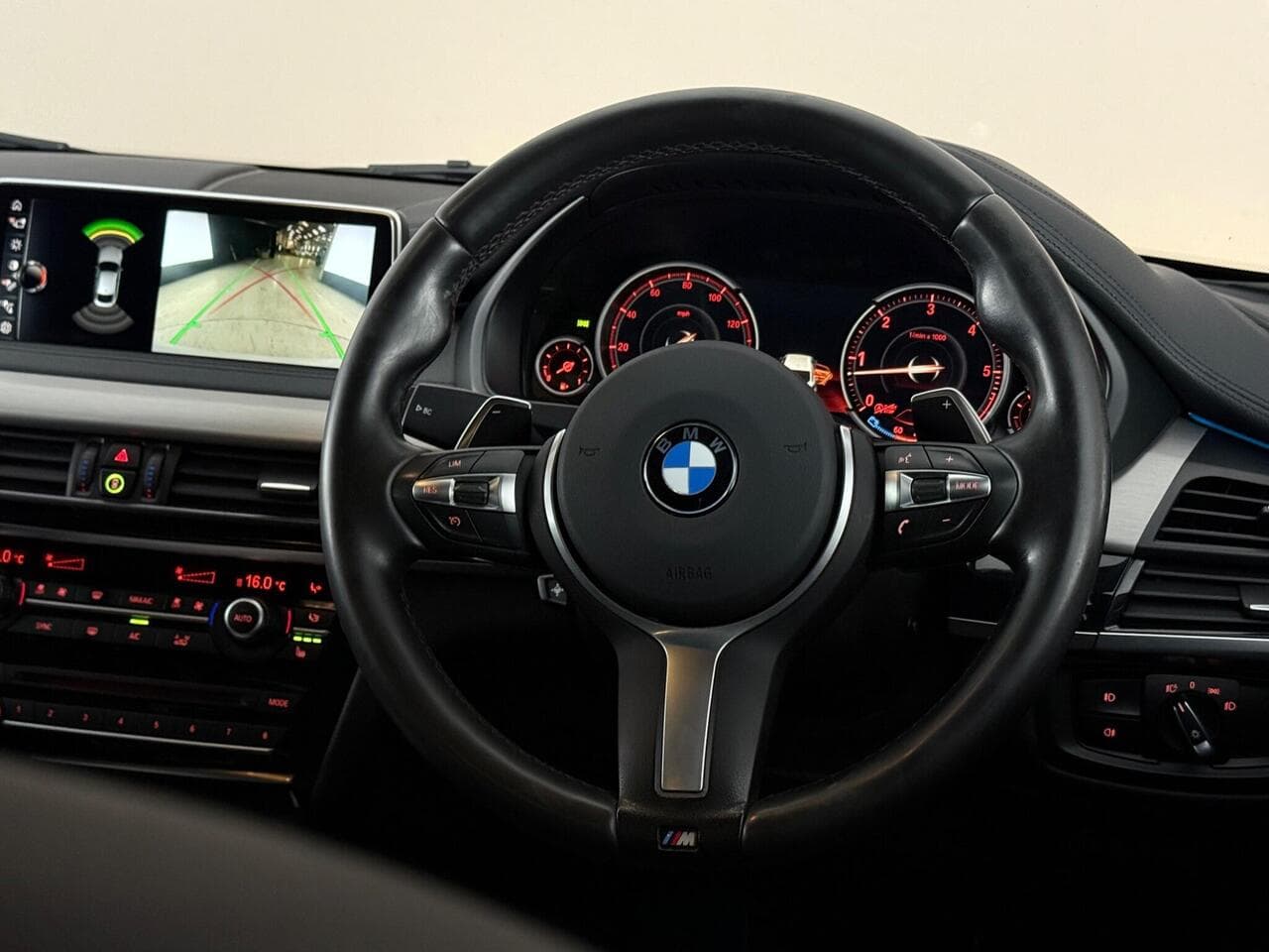BMW X6 thumbnail Steering Wheel