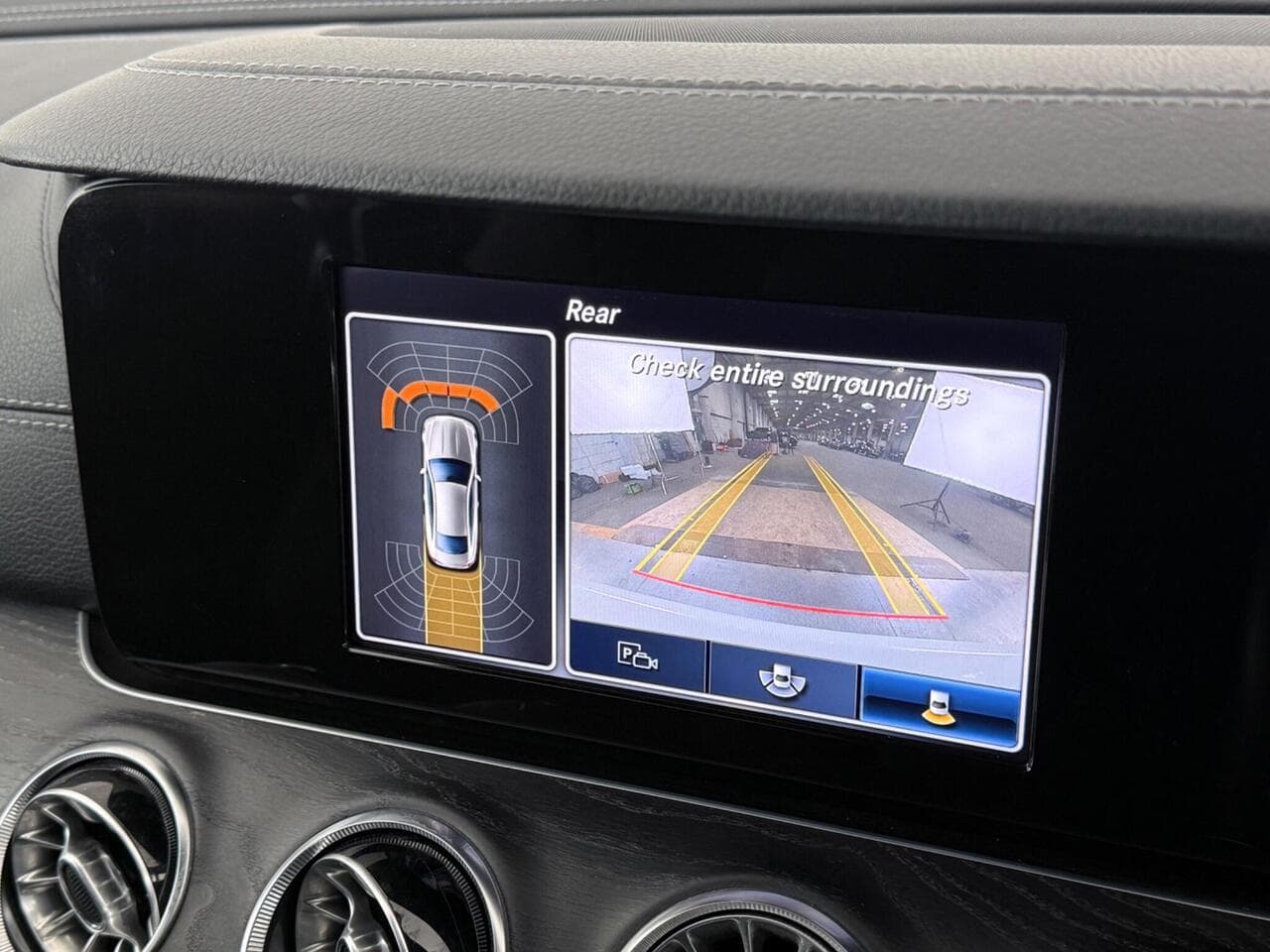 Mercedes-Benz E Class thumbnail Infotainment System