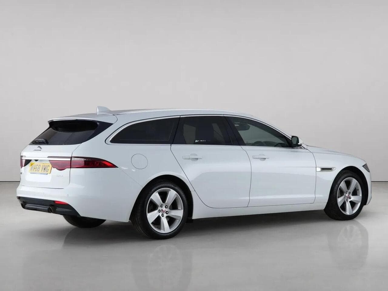 Jaguar XF thumbnail Rear Right