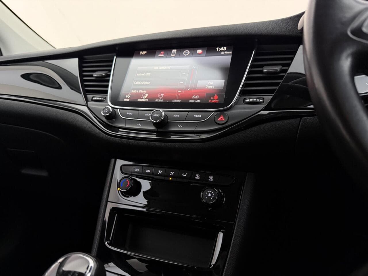 Vauxhall Astra thumbnail Infotainment System