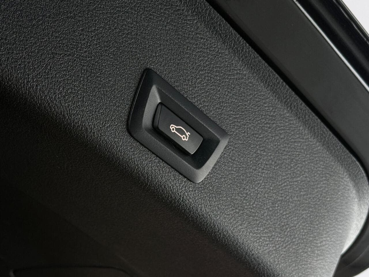 BMW X4 thumbnail Misc Controls