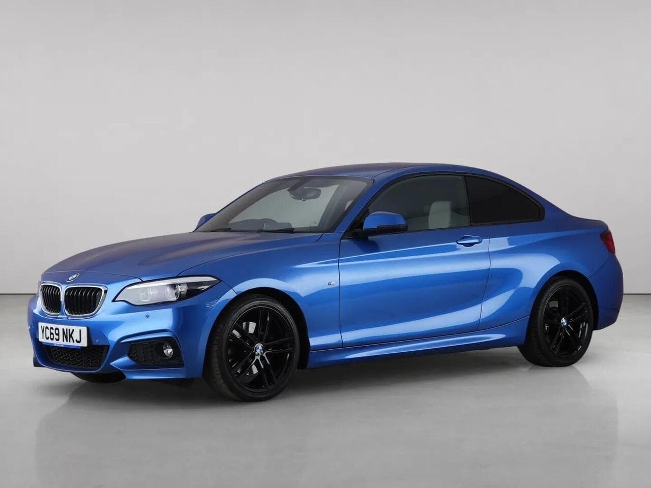 BMW 2 Series thumbnail Front Left