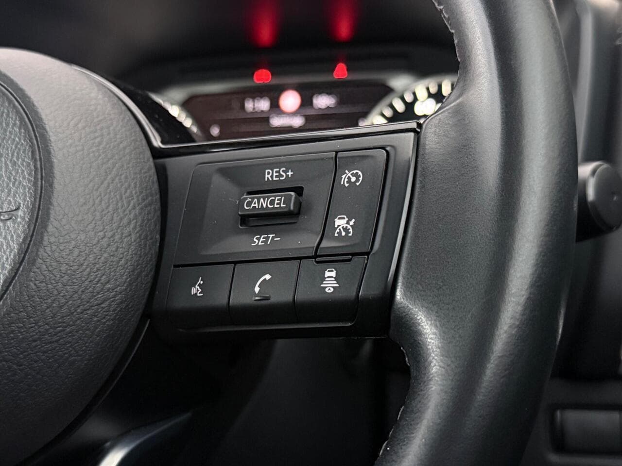 Nissan Qashqai thumbnail Misc Controls