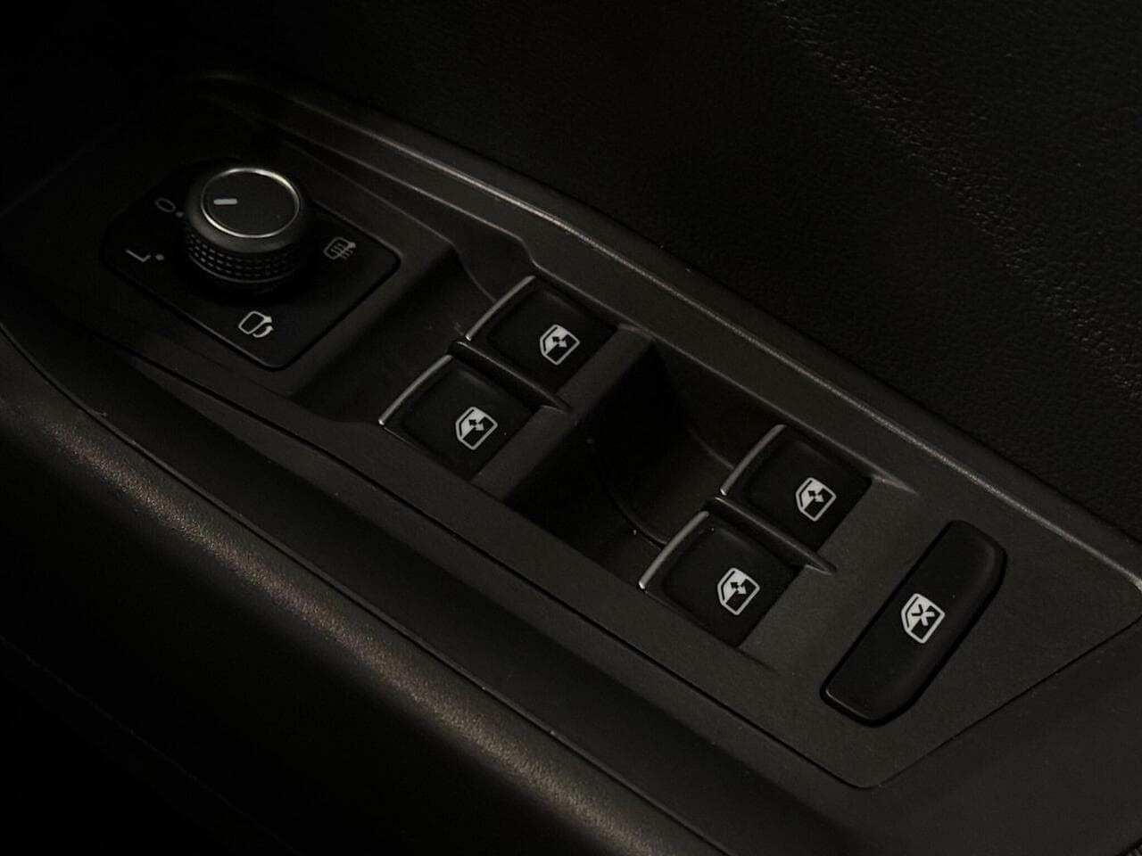 Volkswagen T-Roc thumbnail Misc Controls