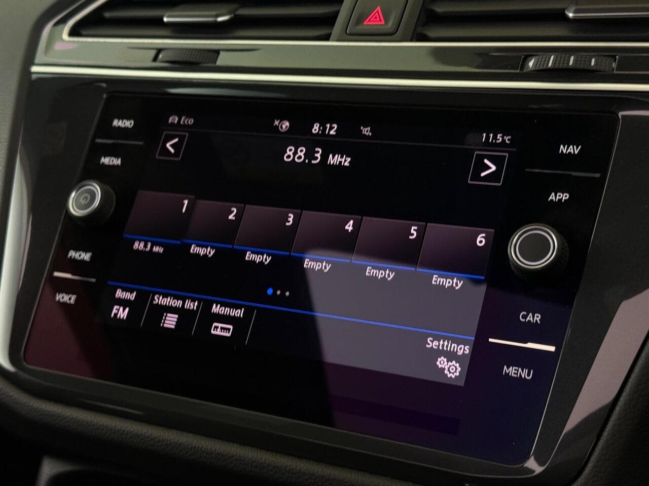 Volkswagen Tiguan thumbnail Infotainment System