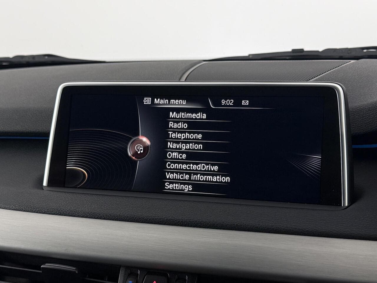 BMW X5 thumbnail Infotainment System