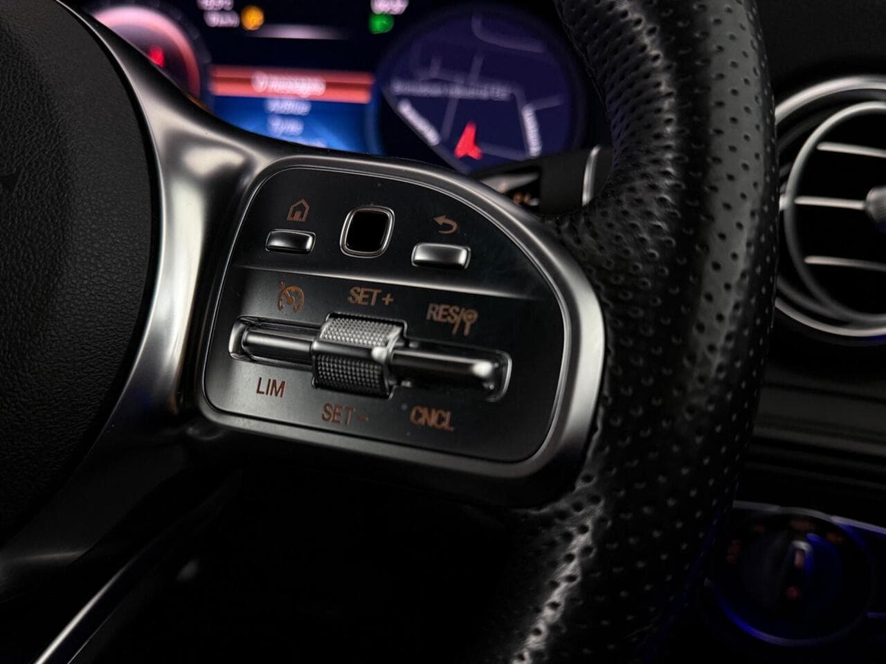 Mercedes-Benz GLC thumbnail Misc Controls