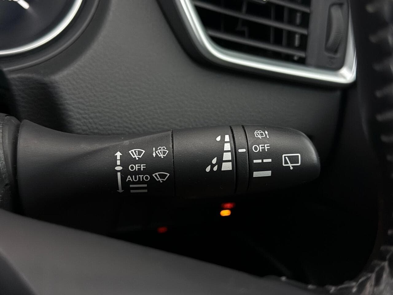 Nissan Qashqai thumbnail Misc Controls