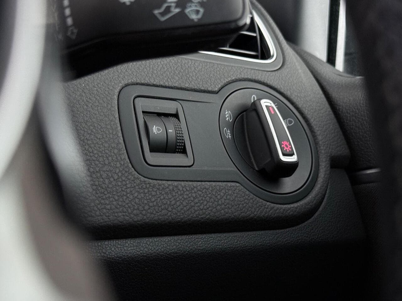 Volkswagen Polo thumbnail Misc Controls