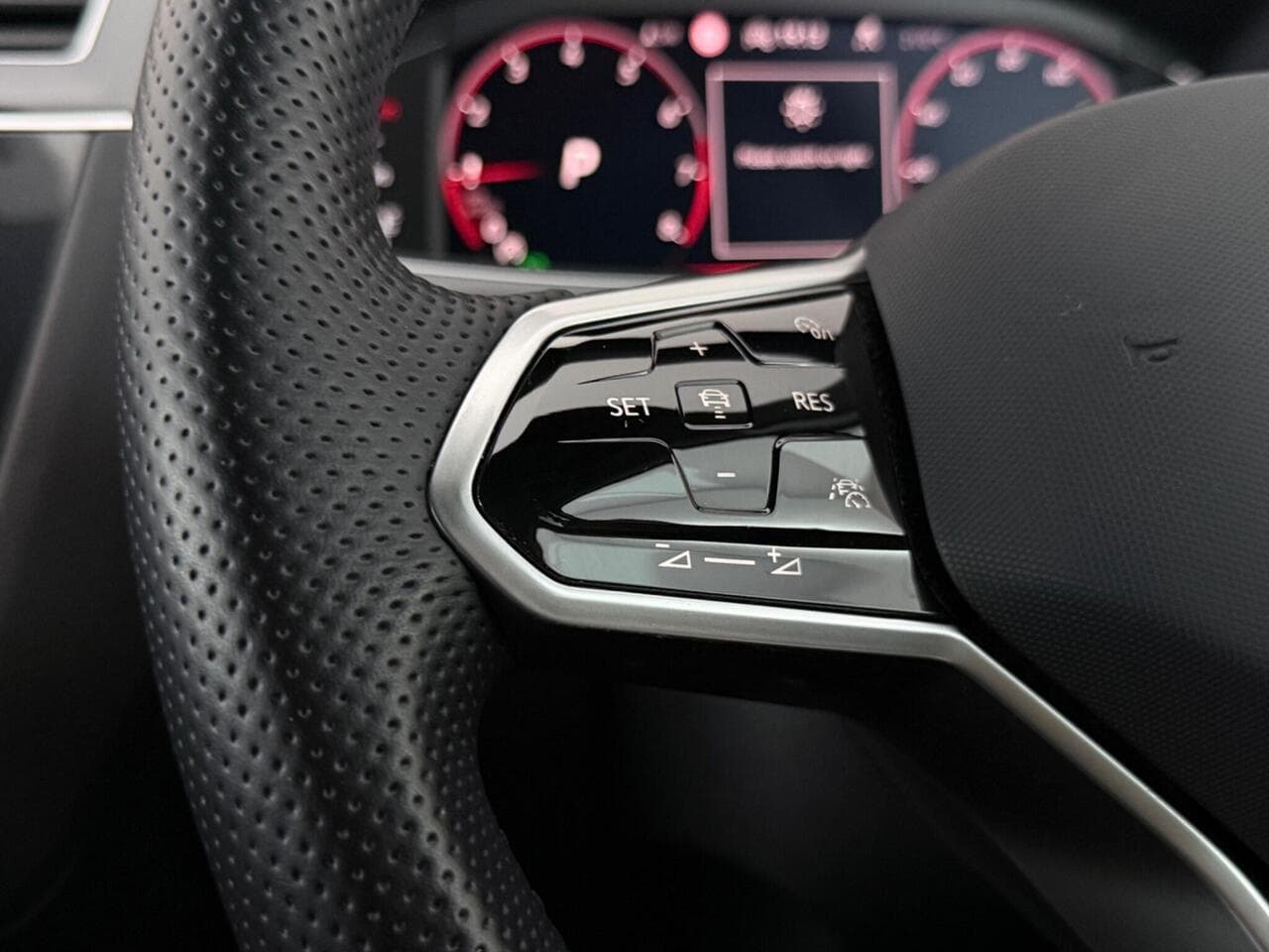 Volkswagen Tiguan thumbnail Misc Controls