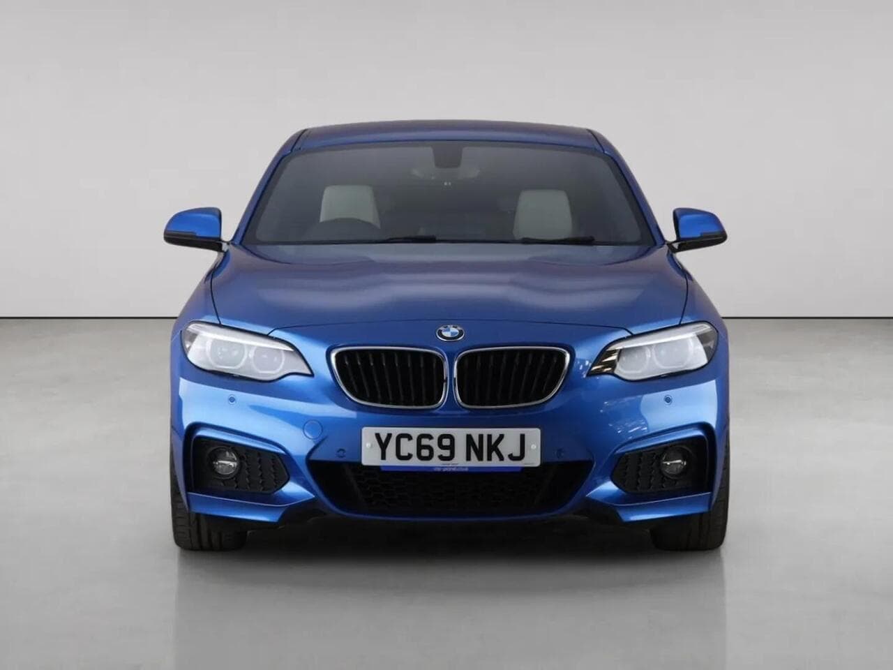 BMW 2 Series thumbnail Front