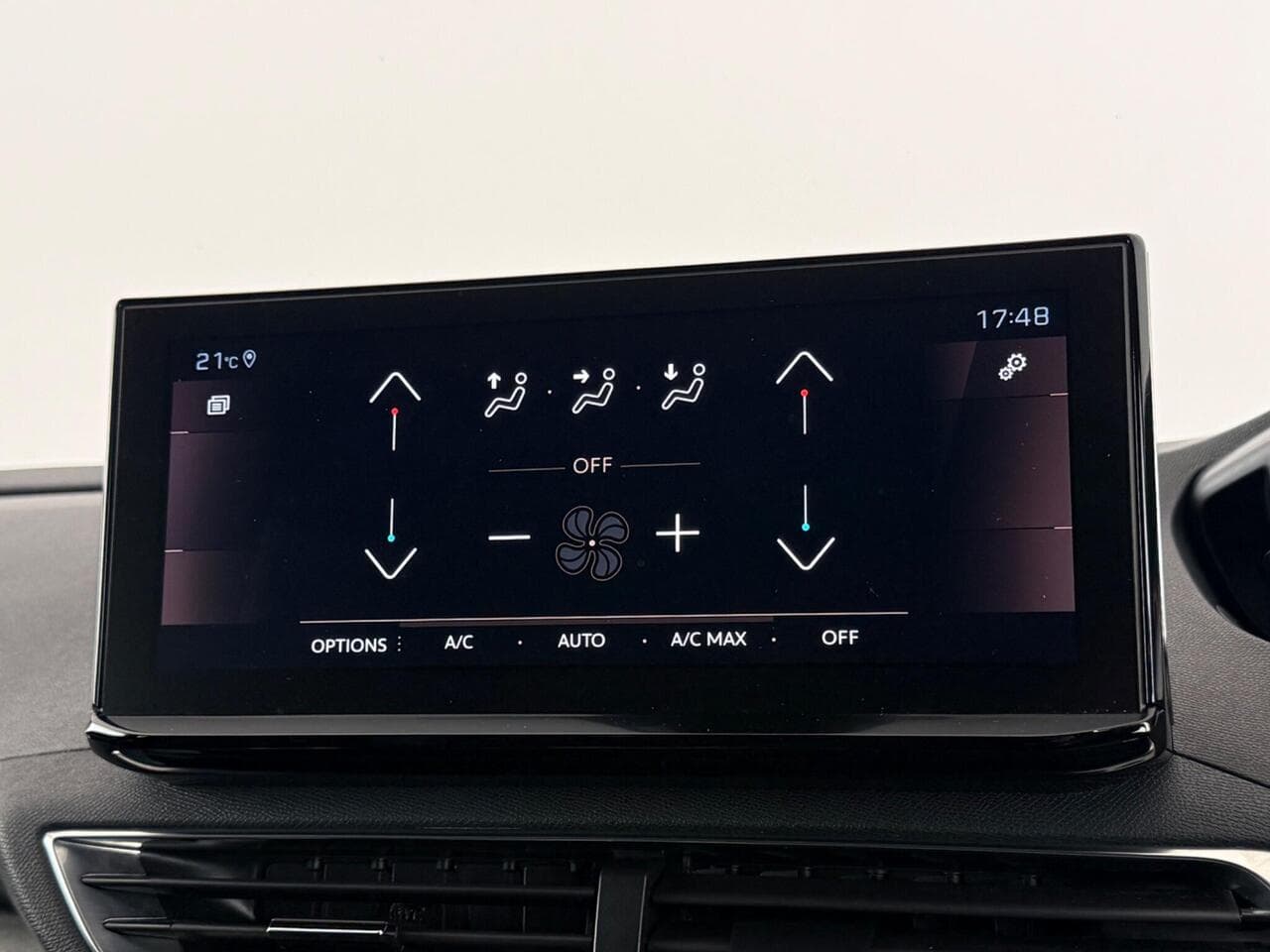 Peugeot 5008 thumbnail Infotainment System