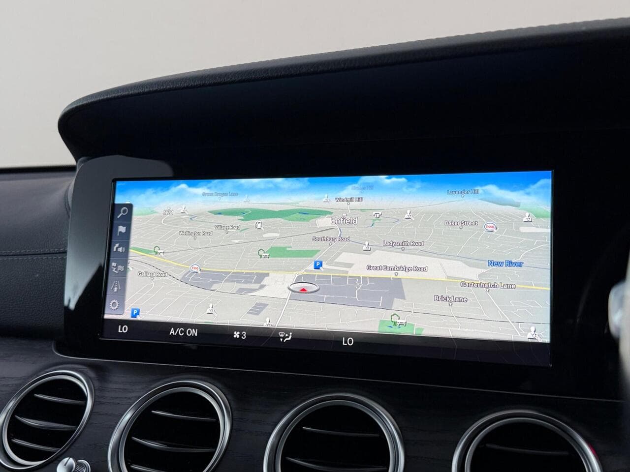 Mercedes-Benz E Class thumbnail Infotainment System
