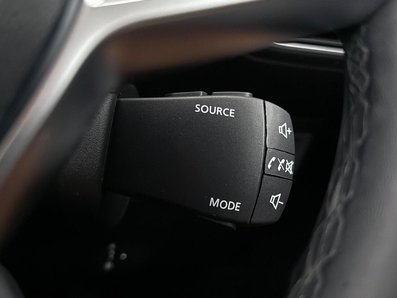 Dacia Sandero thumbnail Misc Controls