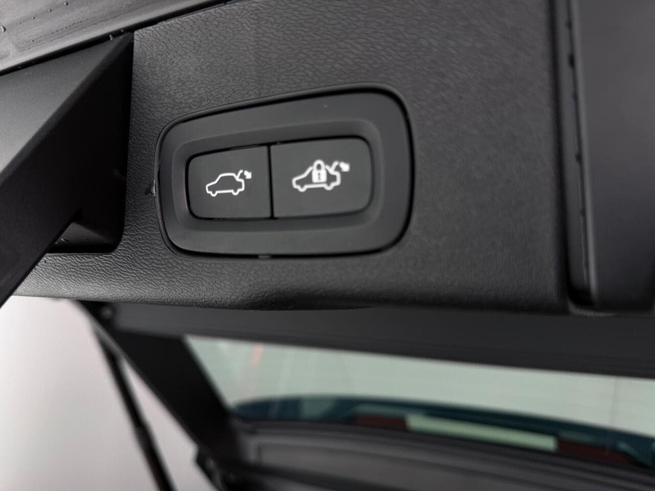 Volvo XC60 thumbnail Misc Controls