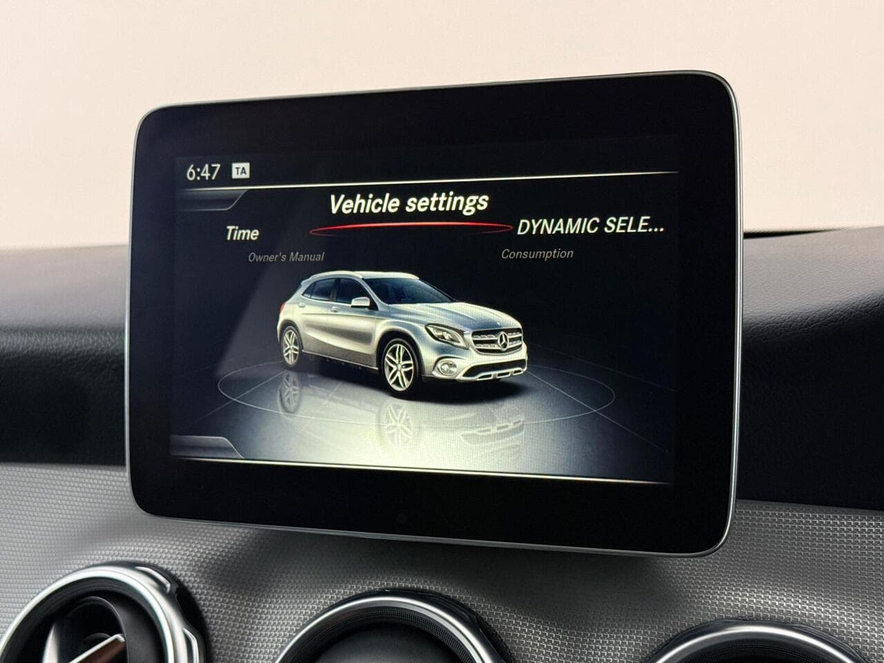 Mercedes-Benz GLA thumbnail Infotainment System