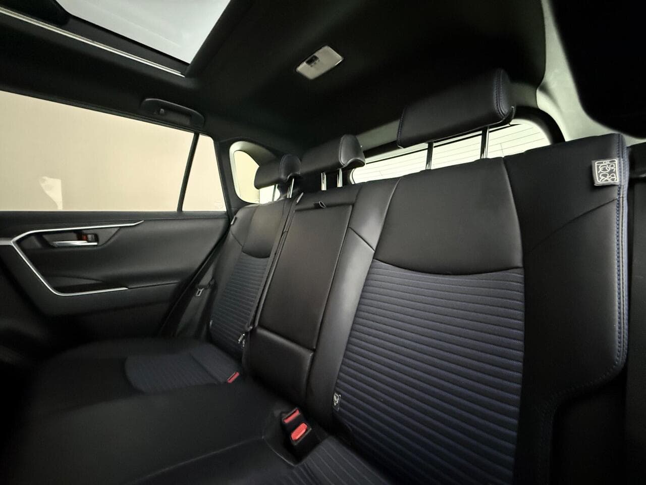 Toyota RAV4 thumbnail Seats Rear