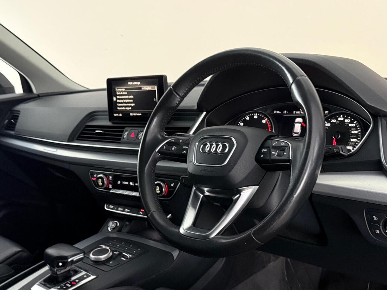Audi Q5 thumbnail Interior Front