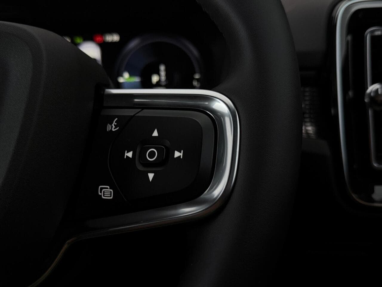 Volvo XC40 thumbnail Misc Controls