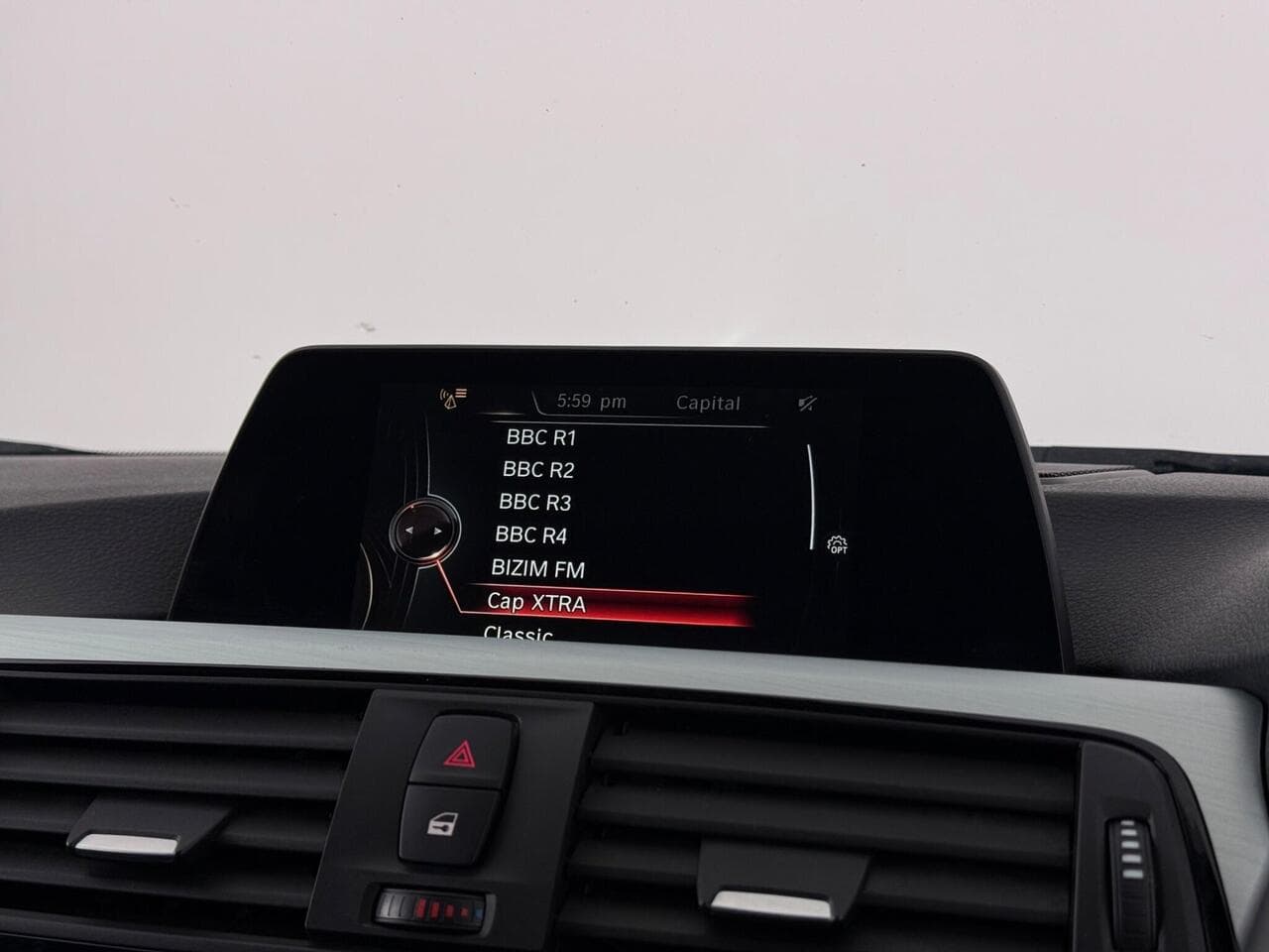 BMW 3 Series thumbnail Infotainment System
