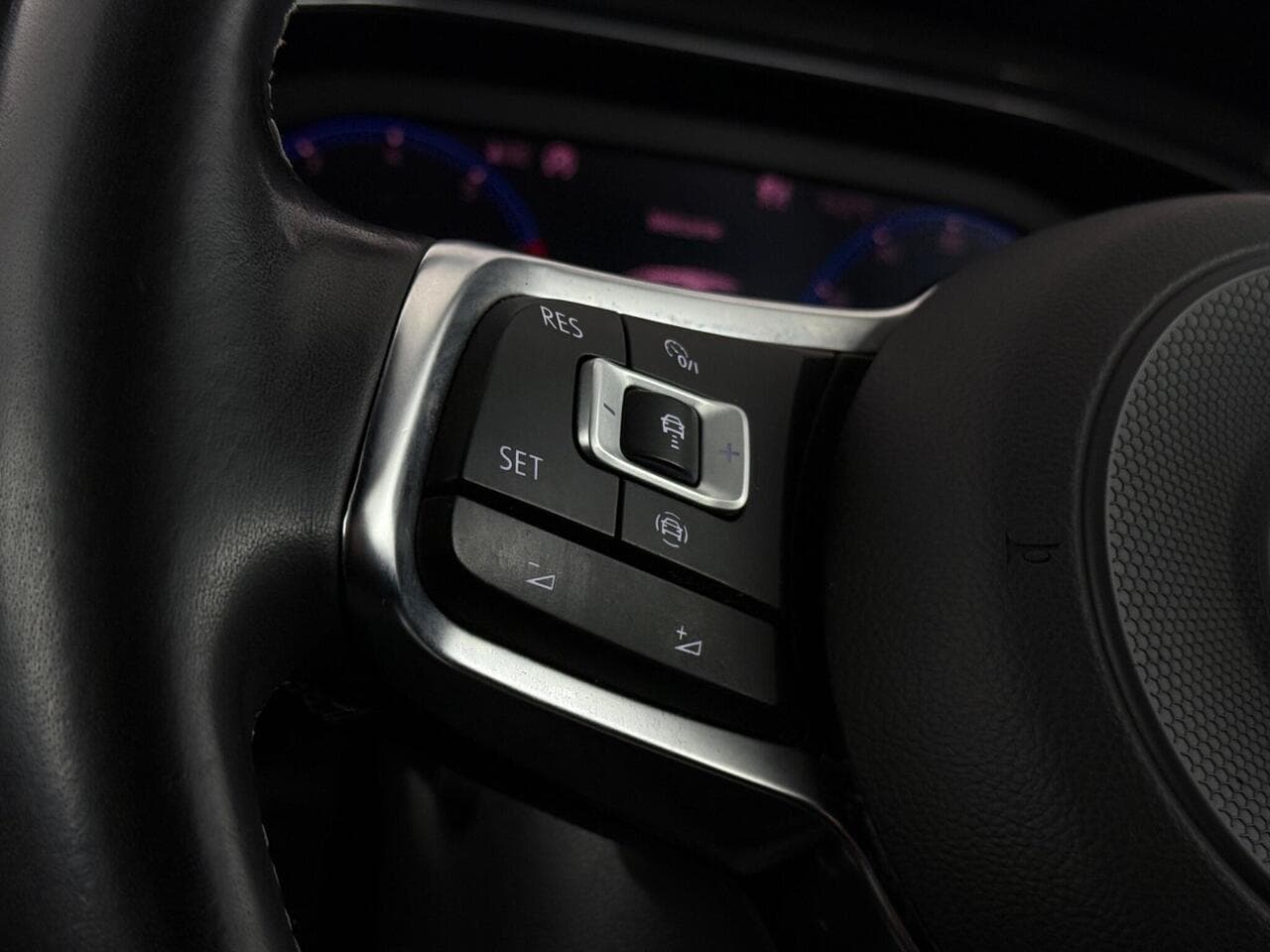 Volkswagen T-Roc thumbnail Misc Controls