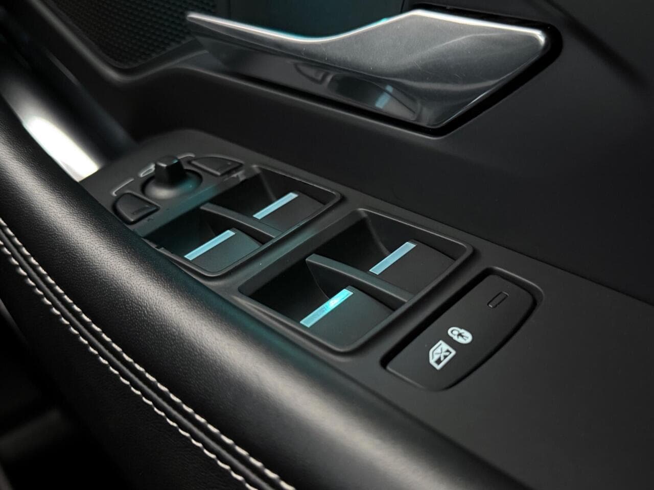 Jaguar E-PACE thumbnail Misc Controls