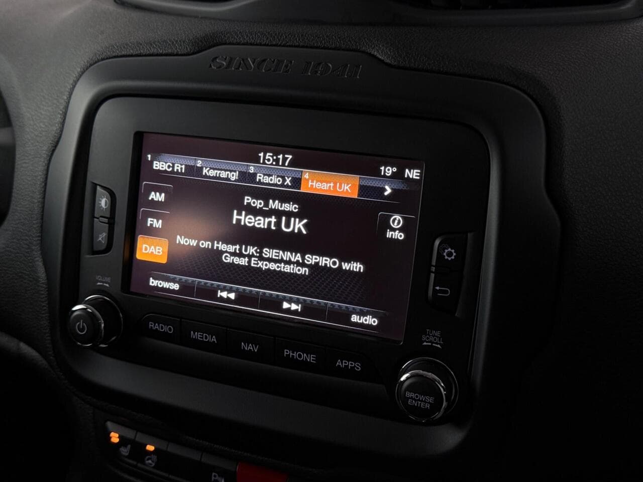 Jeep Renegade thumbnail Infotainment System