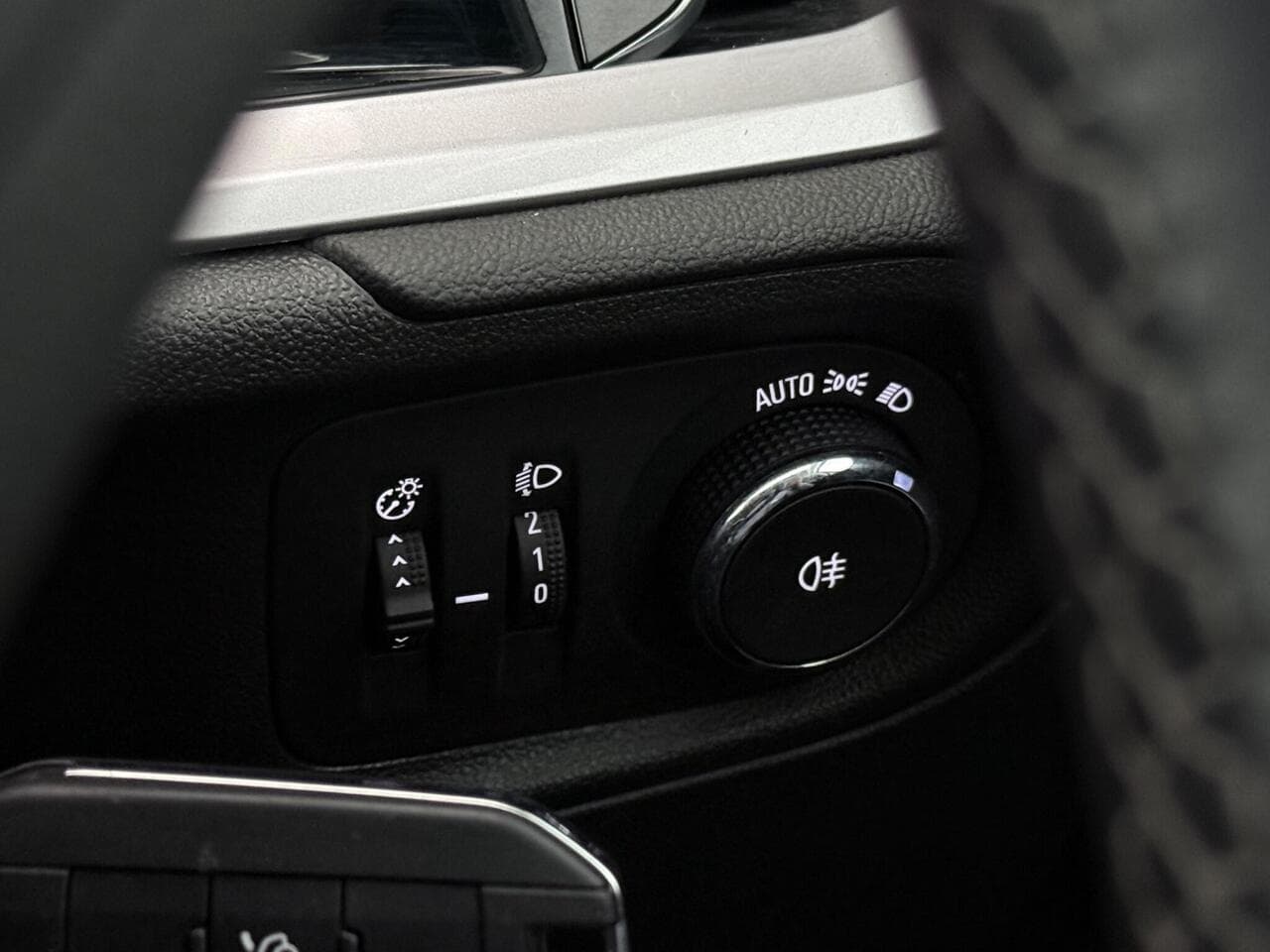Vauxhall Grandland thumbnail Misc Controls
