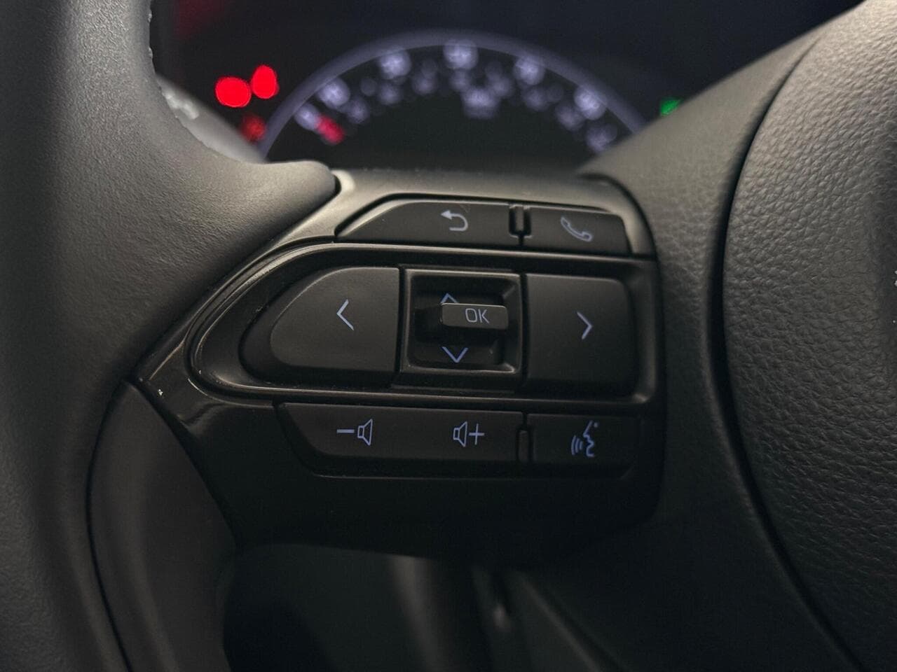 Toyota Aygo X thumbnail Misc Controls
