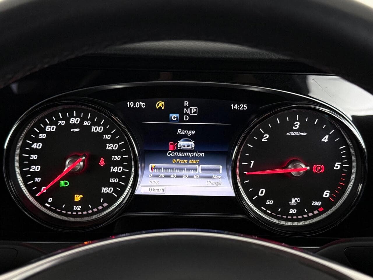 Mercedes-Benz E Class thumbnail Driver Instruments