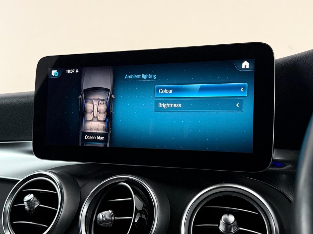 Mercedes-Benz GLC thumbnail Infotainment System