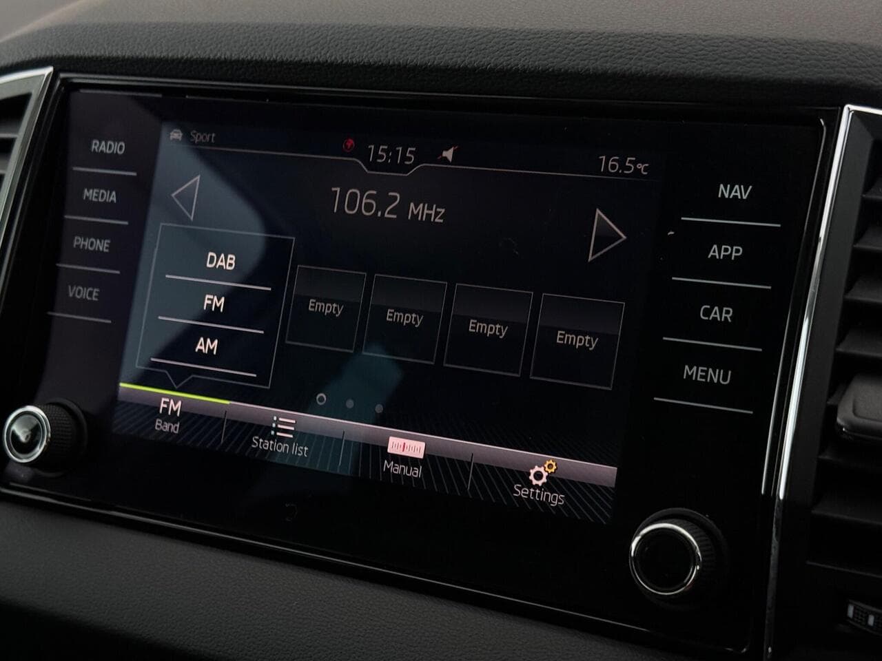 Skoda Karoq thumbnail Infotainment System