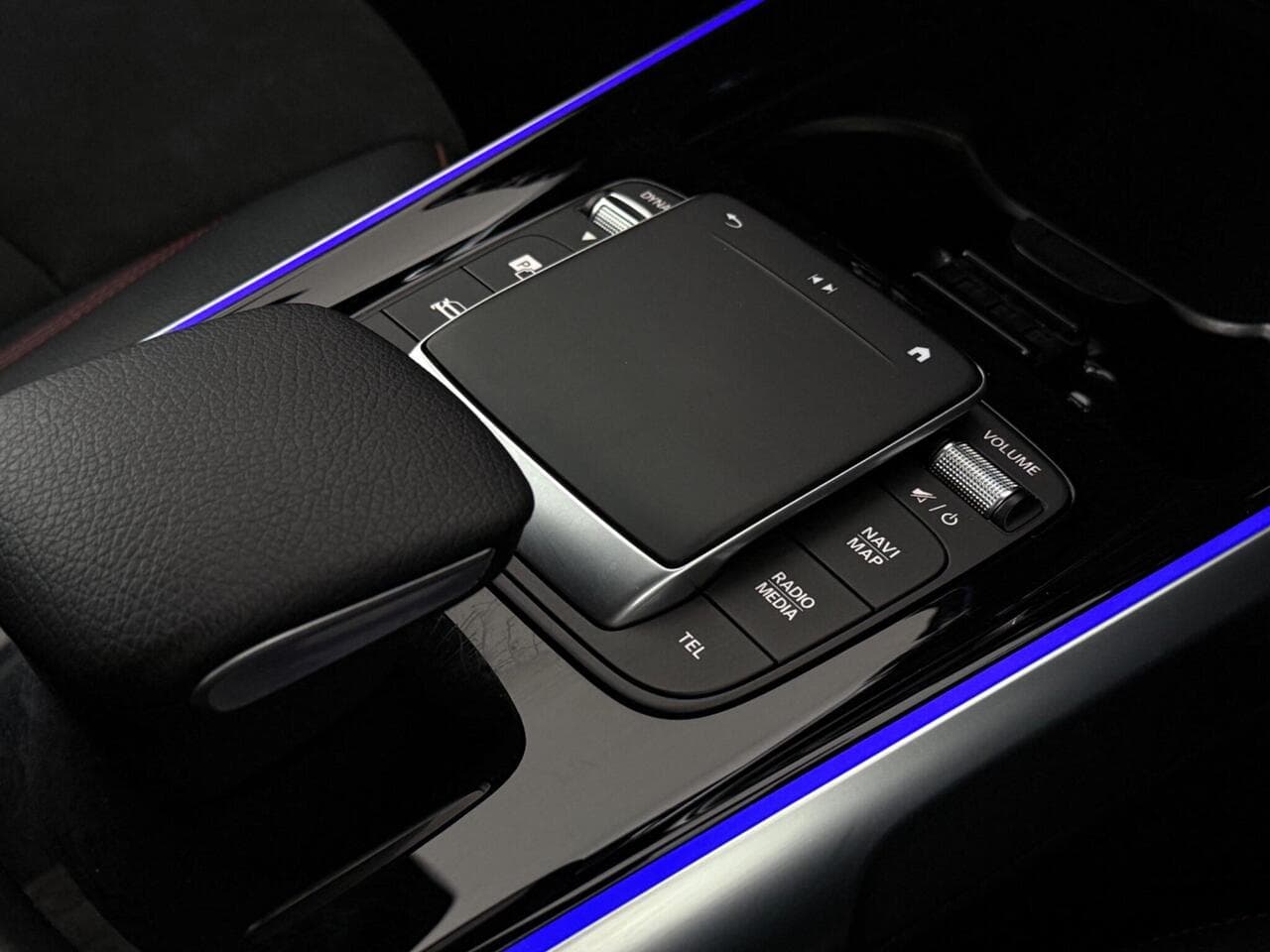Mercedes-Benz GLB thumbnail Misc Controls