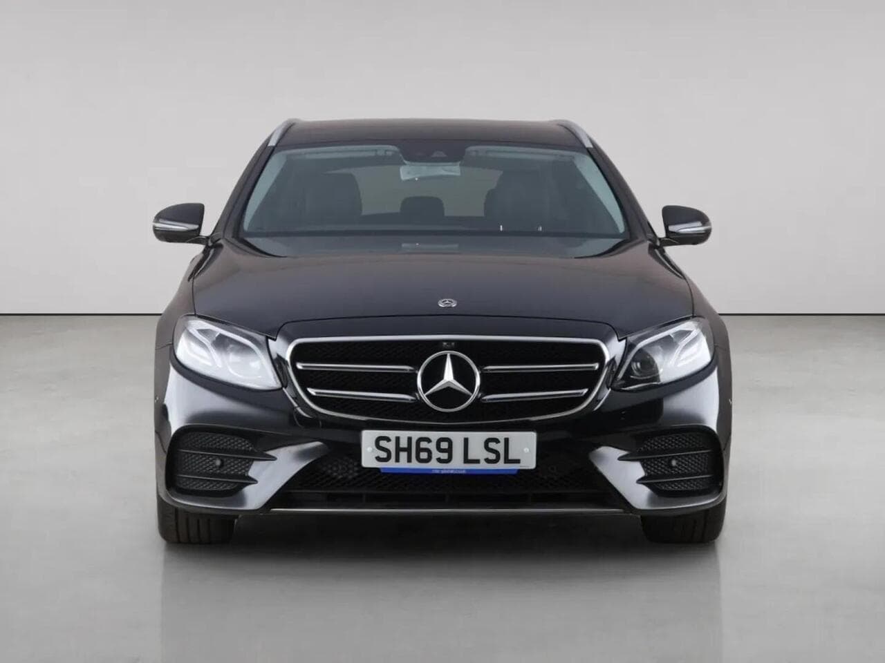 Mercedes-Benz E Class thumbnail Front