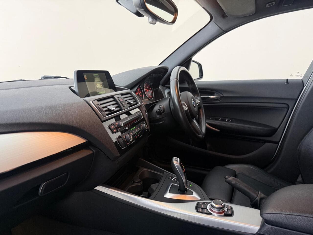 BMW 1 Series thumbnail Interior Front