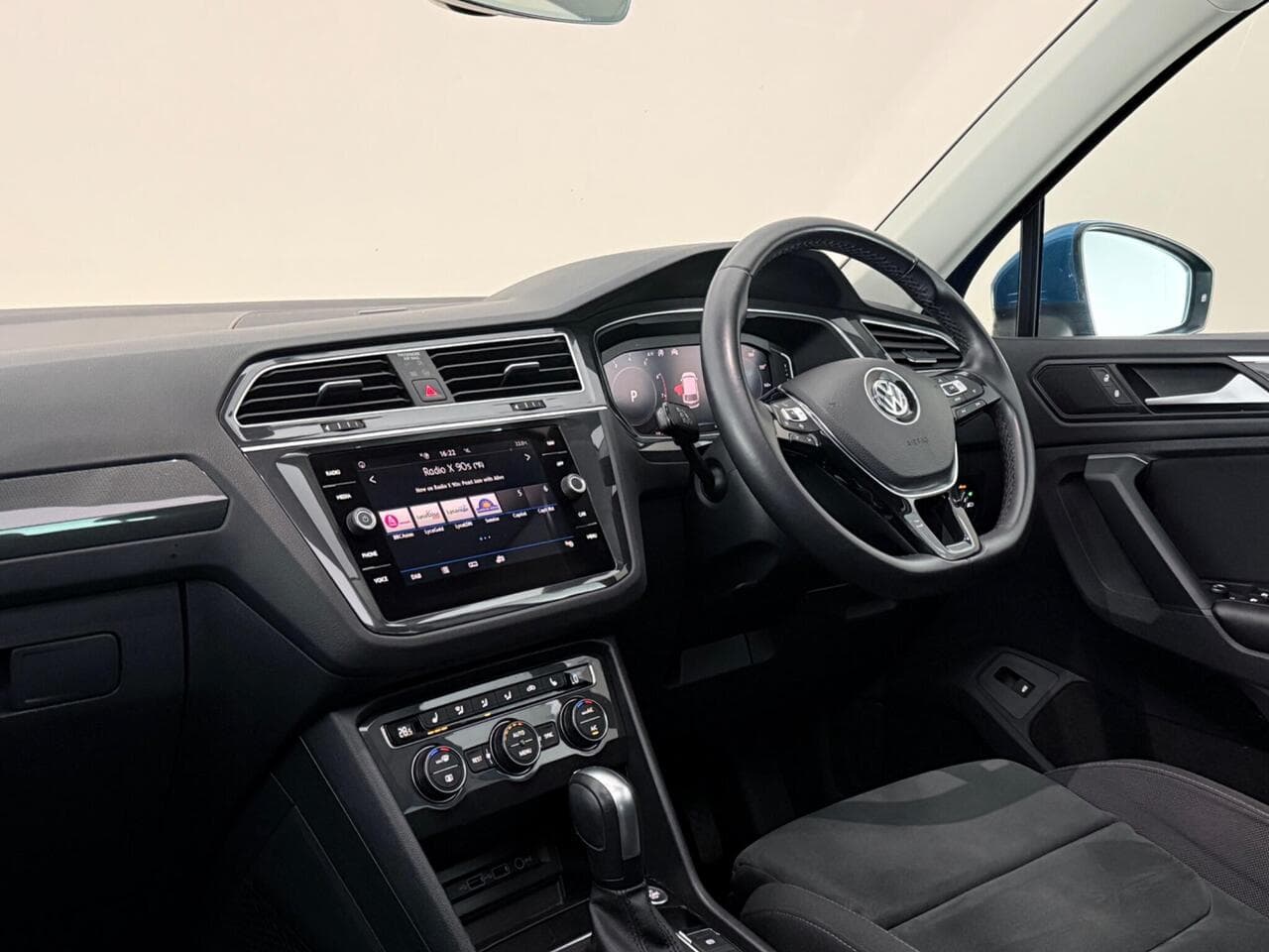 Volkswagen Tiguan thumbnail Interior Front
