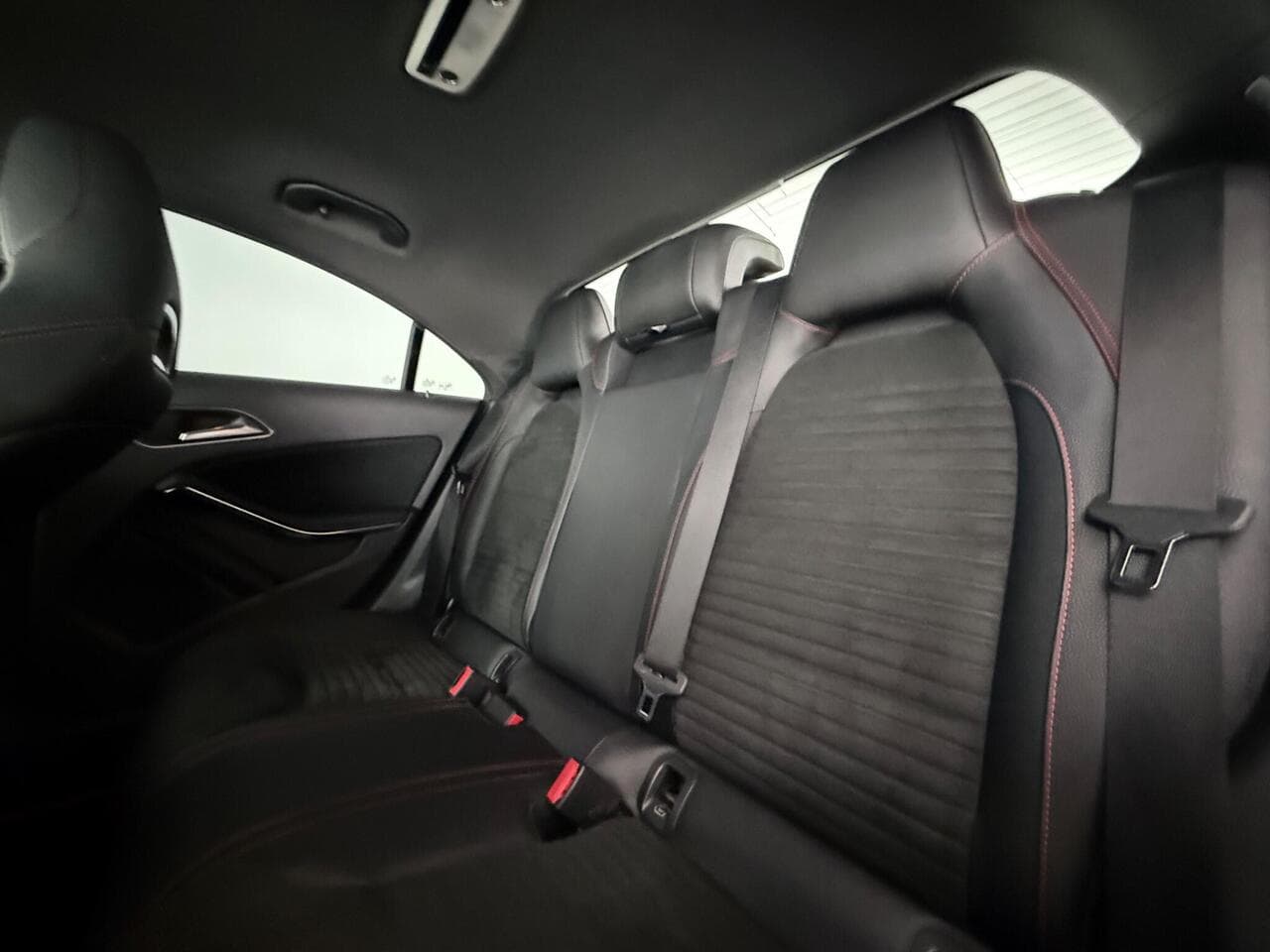 Mercedes-Benz CLA thumbnail Seats Rear
