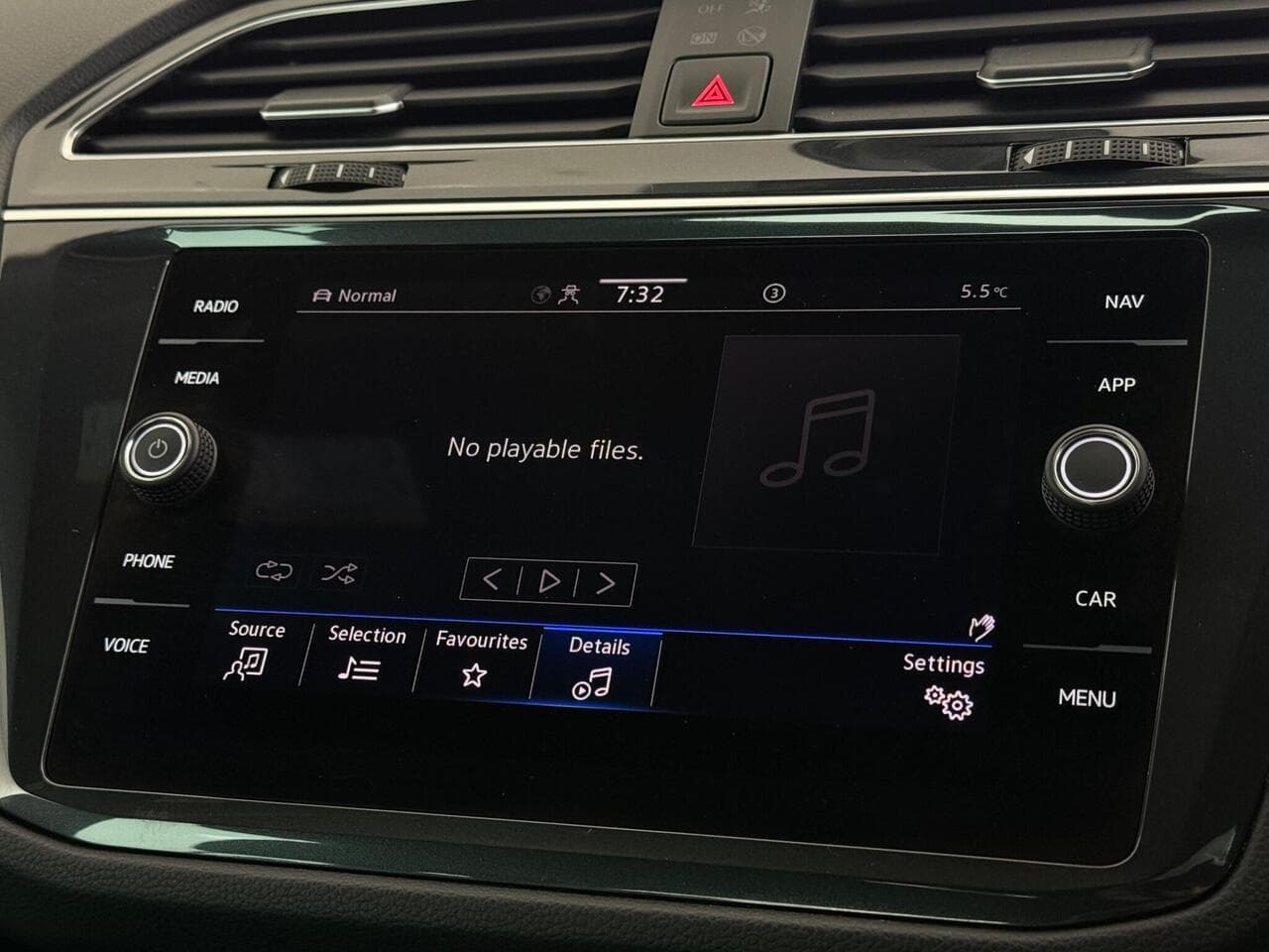 Volkswagen Tiguan thumbnail Infotainment System