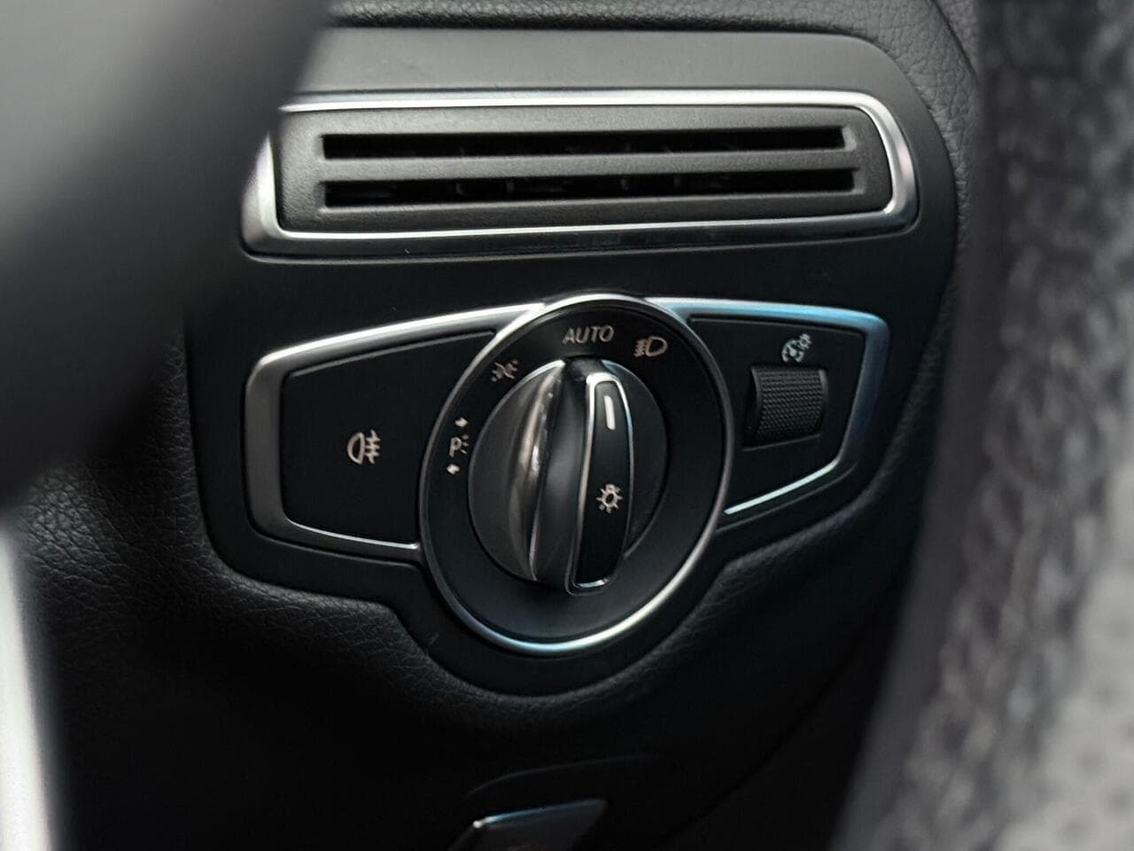 Mercedes-Benz C Class thumbnail Misc Controls